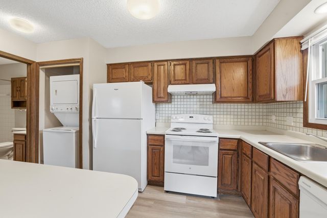 6333 Alderwood Circle B, Woodbury, MN 55125