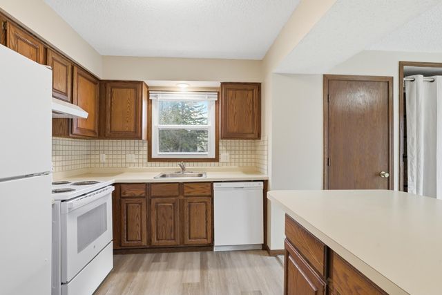 6333 Alderwood Circle B, Woodbury, MN 55125