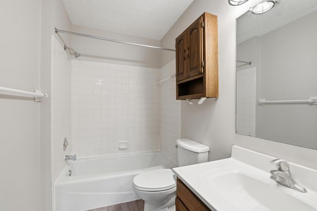 6333 Alderwood Circle B, Woodbury, MN 55125