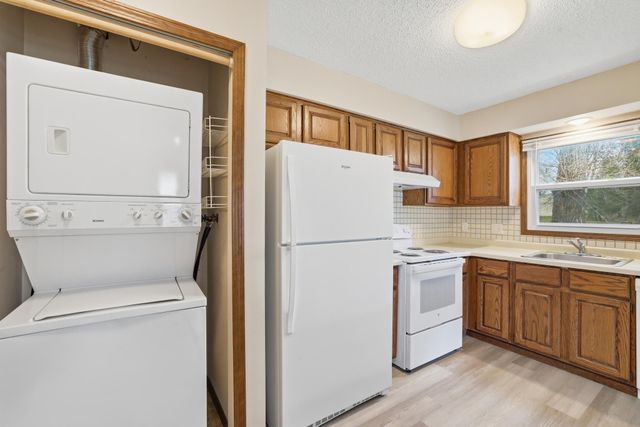 6333 Alderwood Circle B, Woodbury, MN 55125