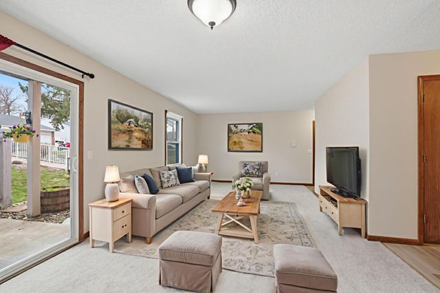 6333 Alderwood Circle B, Woodbury, MN 55125