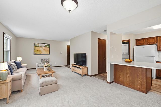 6333 Alderwood Circle B, Woodbury, MN 55125