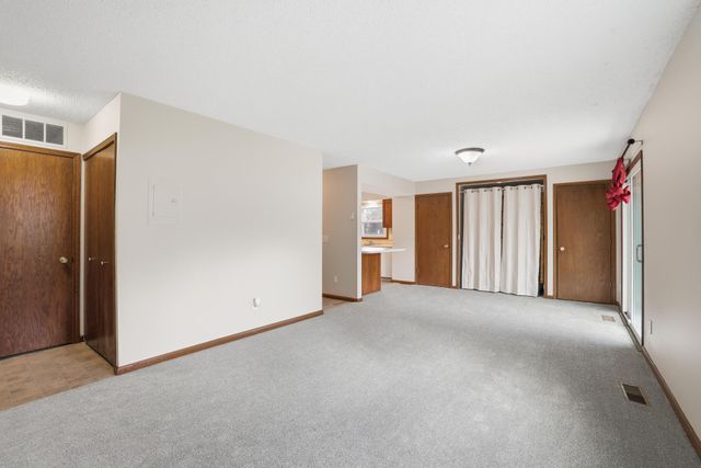 6333 Alderwood Circle B, Woodbury, MN 55125