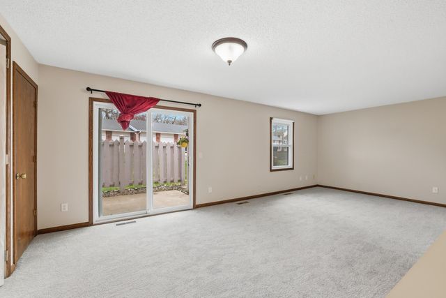 6333 Alderwood Circle B, Woodbury, MN 55125
