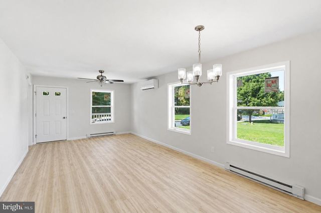 12 MARKET LANE, Marcus Hook, PA 19061