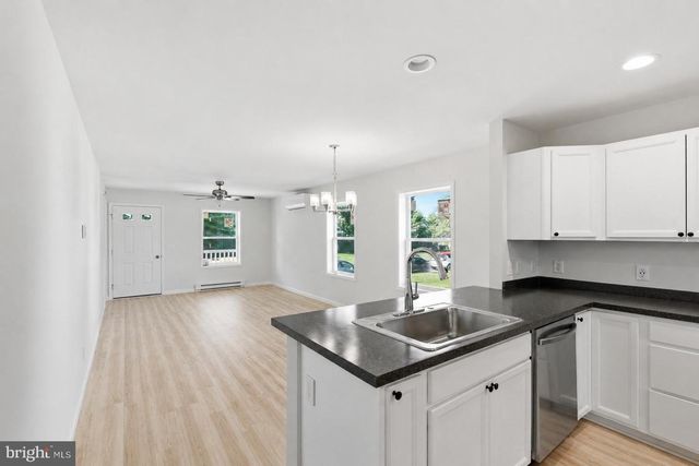 12 MARKET LANE, Marcus Hook, PA 19061