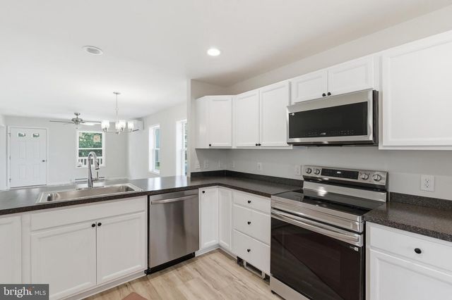 12 MARKET LANE, Marcus Hook, PA 19061