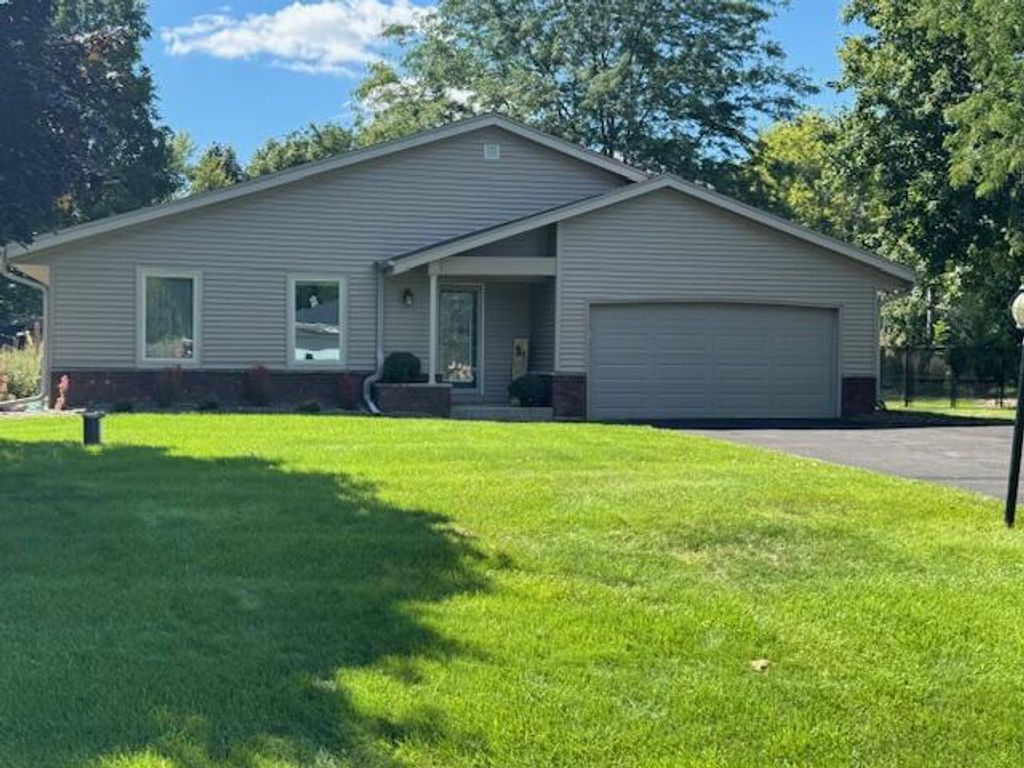 239 S Sunflower COURT, Summit, WI 53066