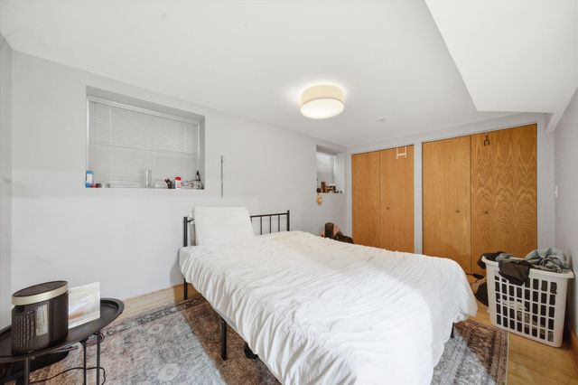 1033 W DAKIN Street, Chicago, IL 60613