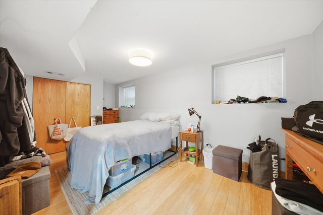 1033 W DAKIN Street, Chicago, IL 60613