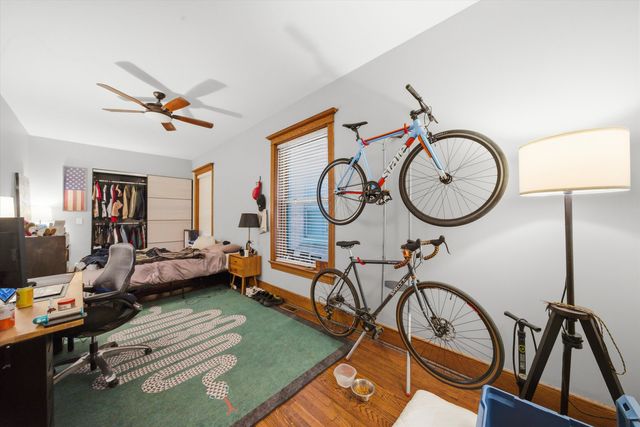 1033 W DAKIN Street, Chicago, IL 60613