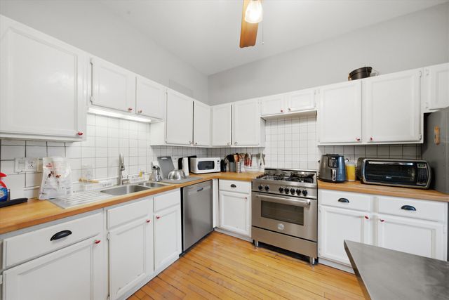 1033 W DAKIN Street, Chicago, IL 60613