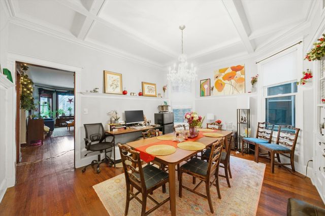 1033 W DAKIN Street, Chicago, IL 60613