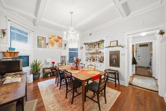 1033 W DAKIN Street, Chicago, IL 60613