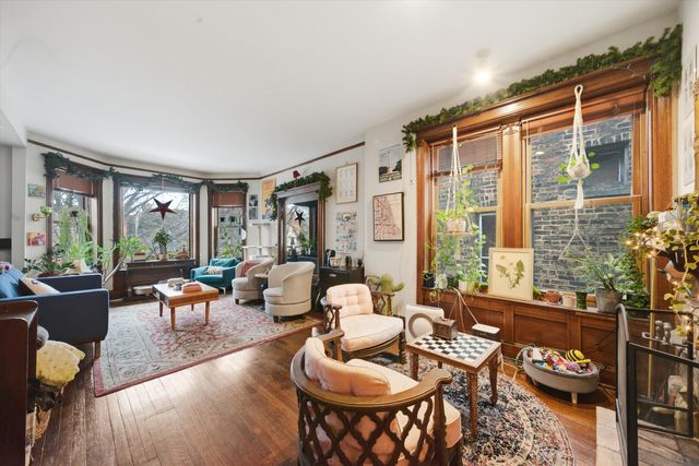 1033 W DAKIN Street, Chicago, IL 60613