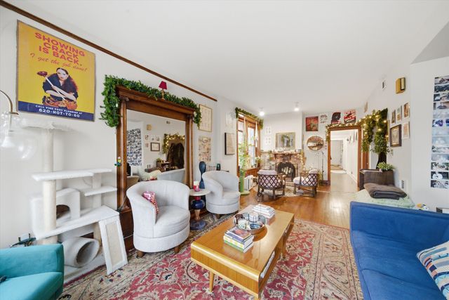 1033 W DAKIN Street, Chicago, IL 60613