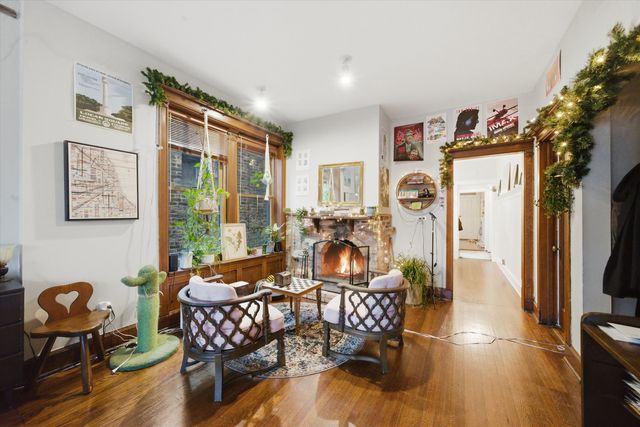 1033 W DAKIN Street, Chicago, IL 60613