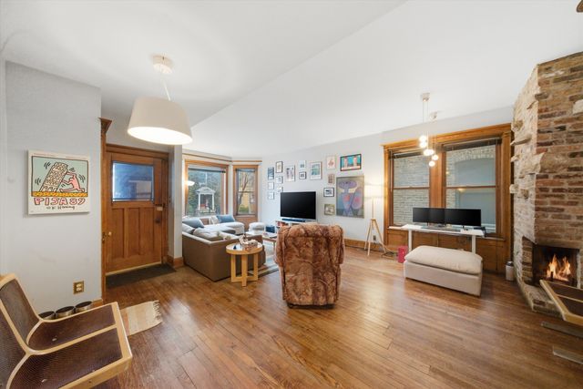 1033 W DAKIN Street, Chicago, IL 60613