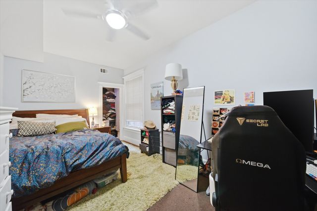 1033 W DAKIN Street, Chicago, IL 60613