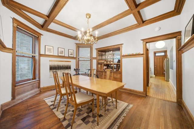 1033 W DAKIN Street, Chicago, IL 60613