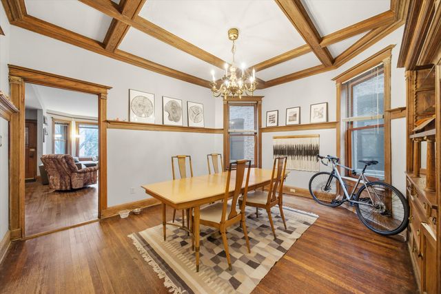 1033 W DAKIN Street, Chicago, IL 60613