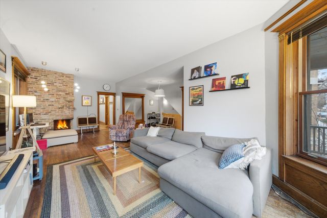 1033 W DAKIN Street, Chicago, IL 60613