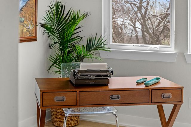 5002 Pecan Springs RD 8, Austin, TX 78723