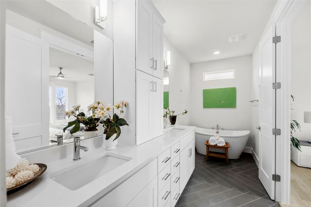 5002 Pecan Springs RD 8, Austin, TX 78723