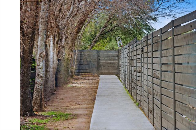 5002 Pecan Springs RD 8, Austin, TX 78723