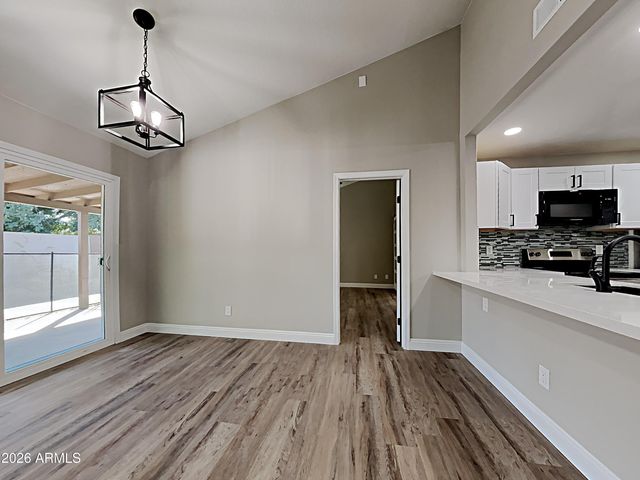 9033 W VOGEL Avenue, Peoria, AZ 85345