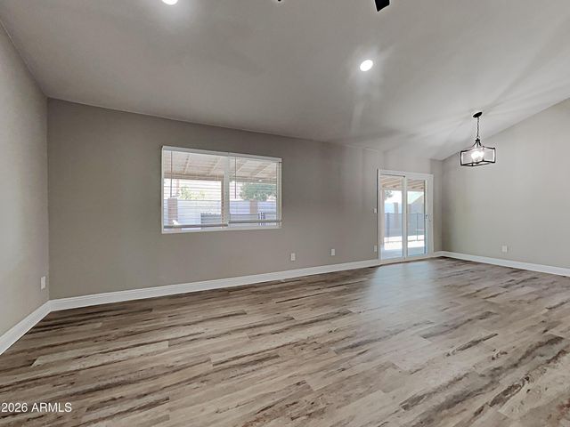 9033 W VOGEL Avenue, Peoria, AZ 85345
