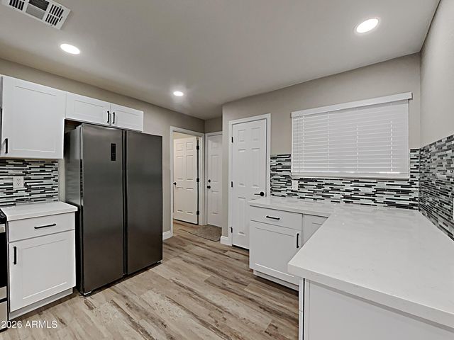 9033 W VOGEL Avenue, Peoria, AZ 85345