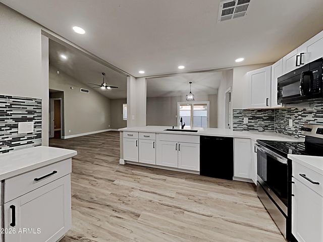9033 W VOGEL Avenue, Peoria, AZ 85345