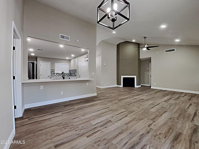 9033 W VOGEL Avenue, Peoria, AZ 85345