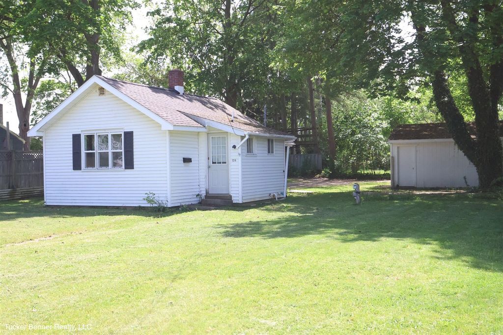 124 W Sheridan Street, Fremont, MI 49412