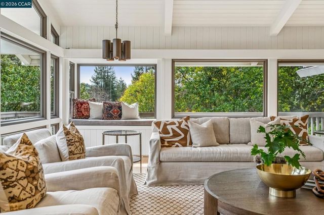 147 147 Amber Valley Dr, Orinda, CA 94563