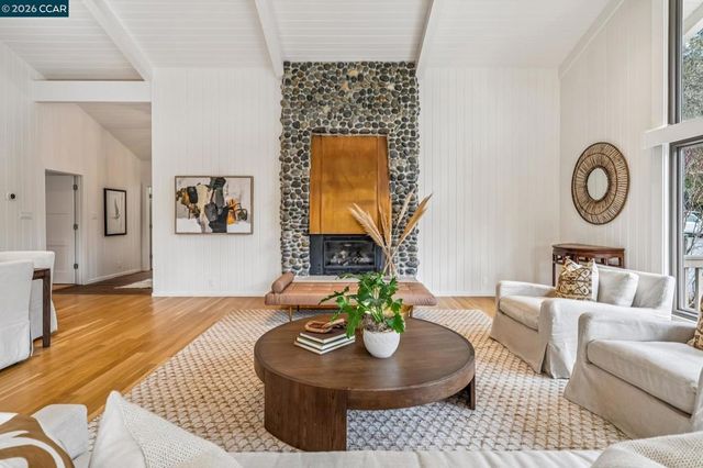 147 147 Amber Valley Dr, Orinda, CA 94563