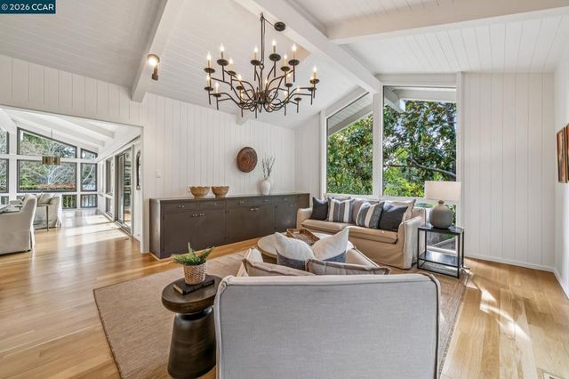 147 147 Amber Valley Dr, Orinda, CA 94563