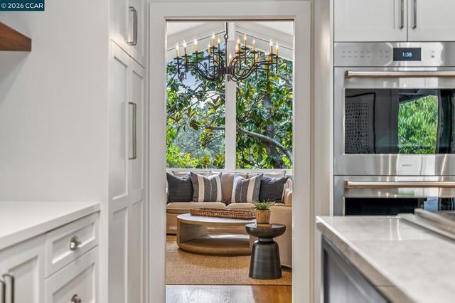 147 147 Amber Valley Dr, Orinda, CA 94563