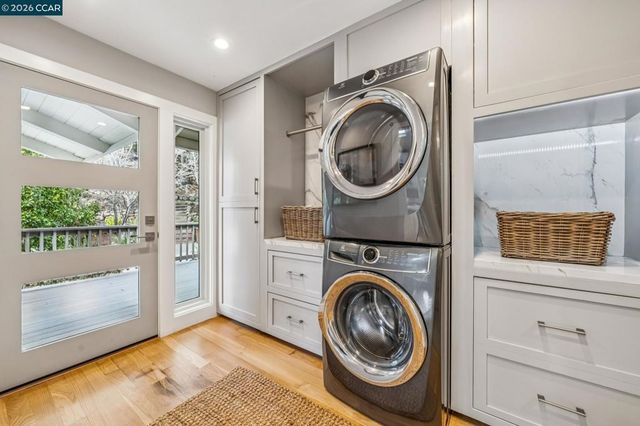 147 147 Amber Valley Dr, Orinda, CA 94563