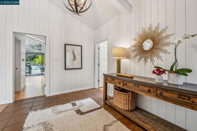 147 147 Amber Valley Dr, Orinda, CA 94563