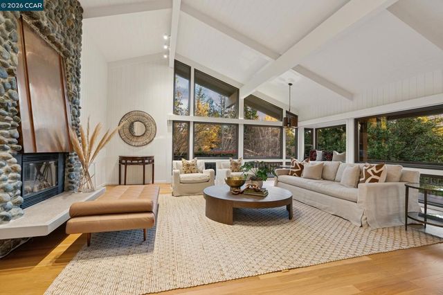 147 147 Amber Valley Dr, Orinda, CA 94563