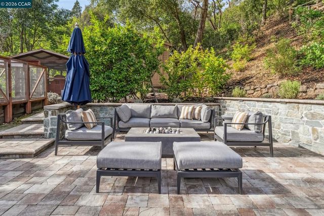 147 147 Amber Valley Dr, Orinda, CA 94563