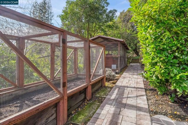 147 147 Amber Valley Dr, Orinda, CA 94563
