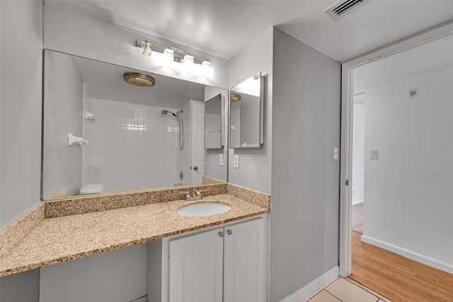 3007 N Oakland Forest Dr 302, Oakland Park, FL 33309