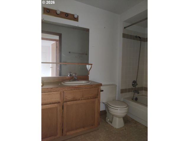 12143 Se 104TH Ct, Happy Valley, OR 97086