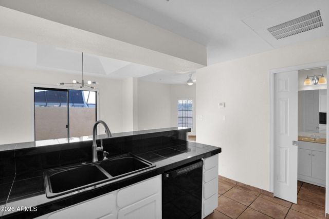 1124 E ROSE Lane 3, Phoenix, AZ 85014