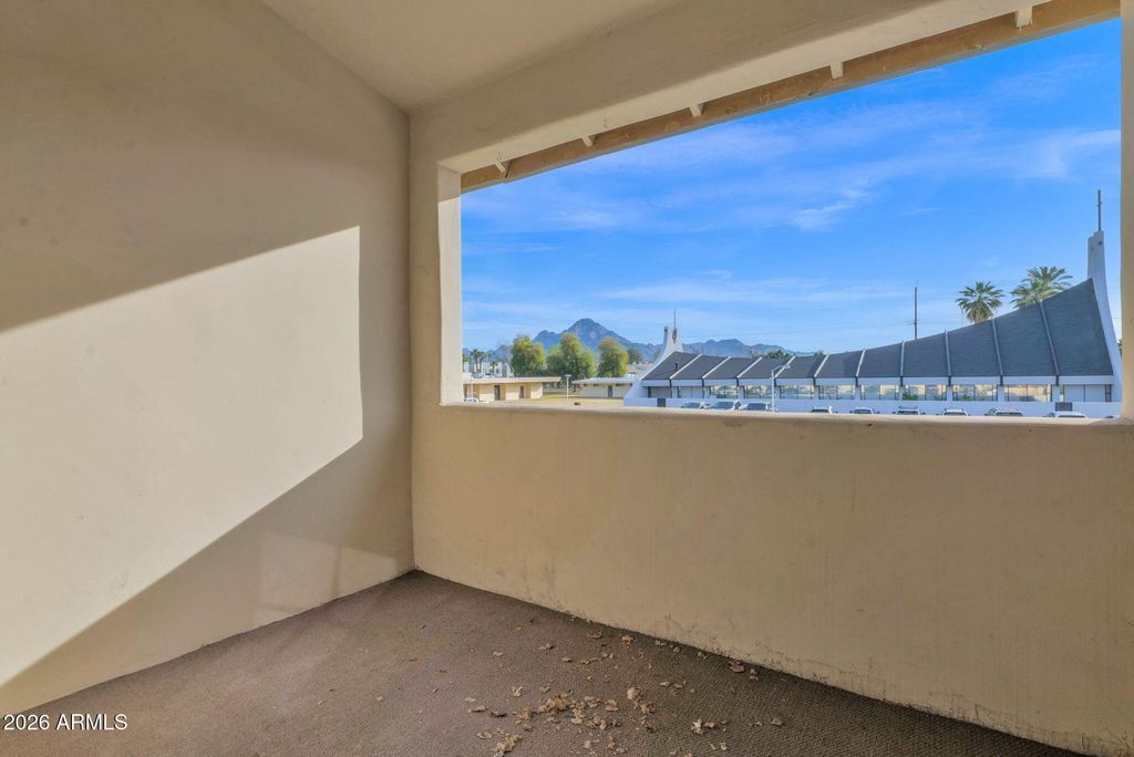 Image 21 of property listing at 1124 E ROSE Lane 3, Phoenix, AZ 85014