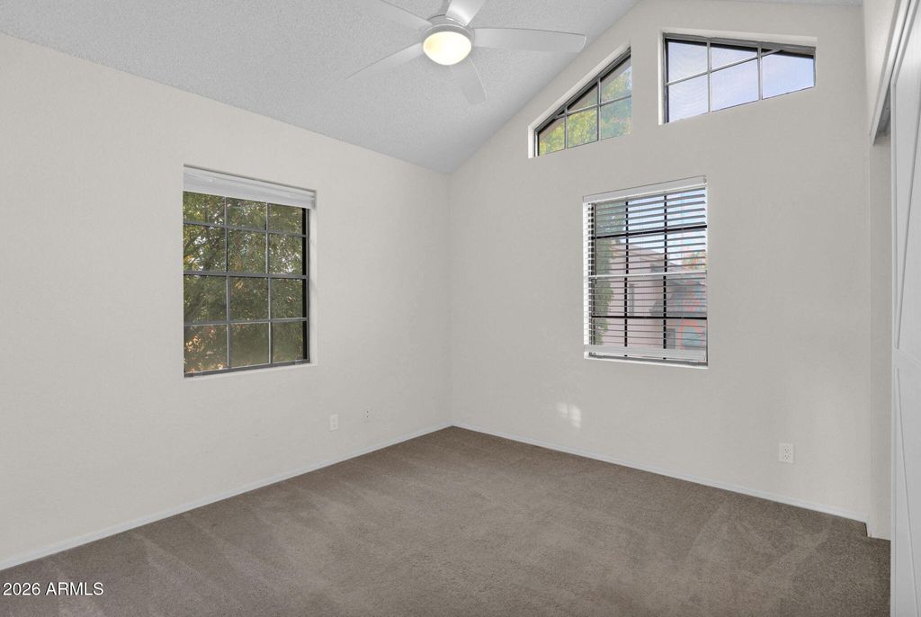 Image 24 of property listing at 1124 E ROSE Lane 3, Phoenix, AZ 85014
