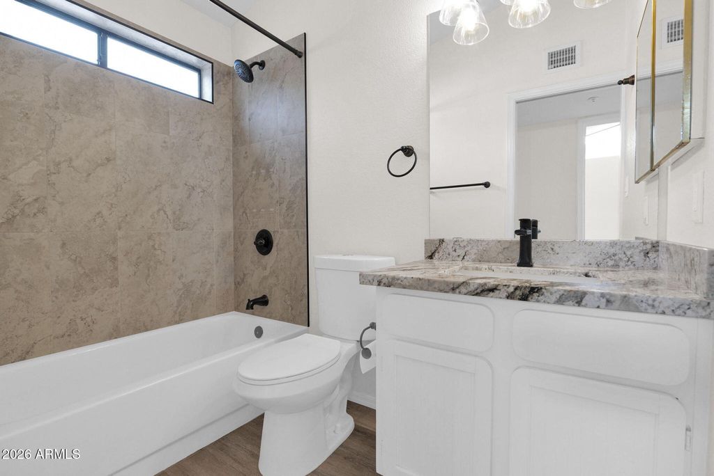 Image 26 of property listing at 1124 E ROSE Lane 3, Phoenix, AZ 85014